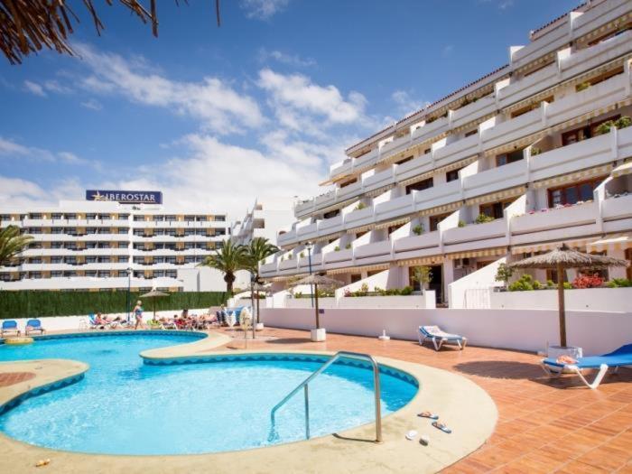 Apartment 2023 Garden City, Heated Pool! *